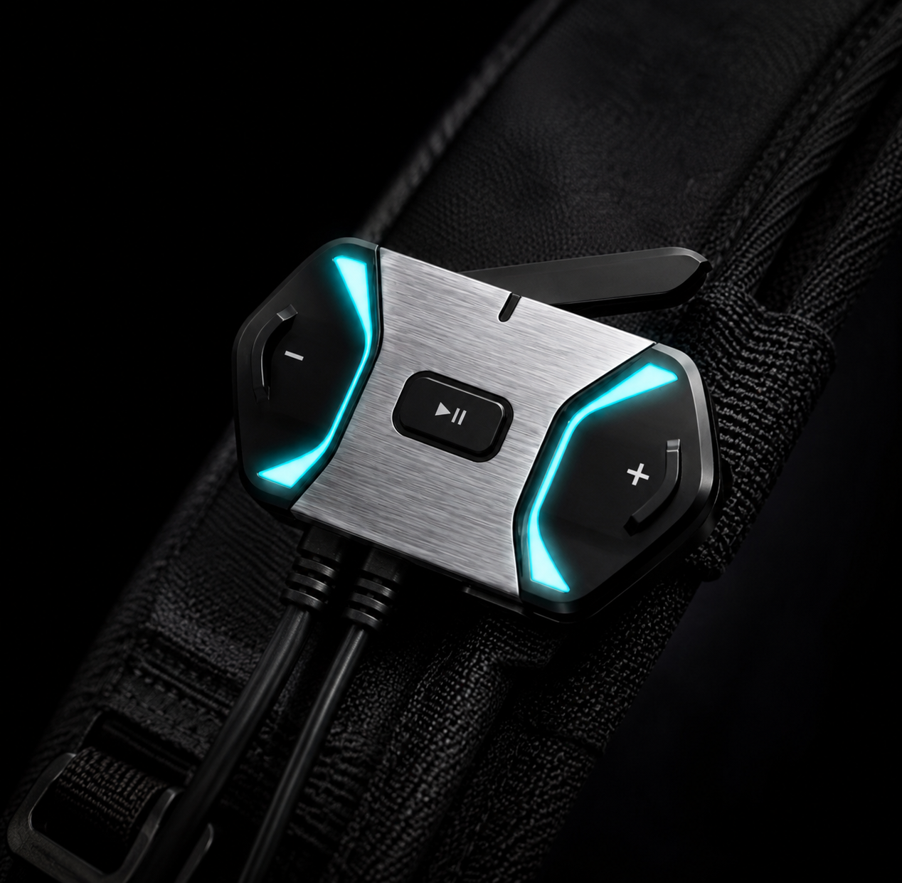 commz FREE+ V2 device close-up showing brushed metal finish and cyan indicators
